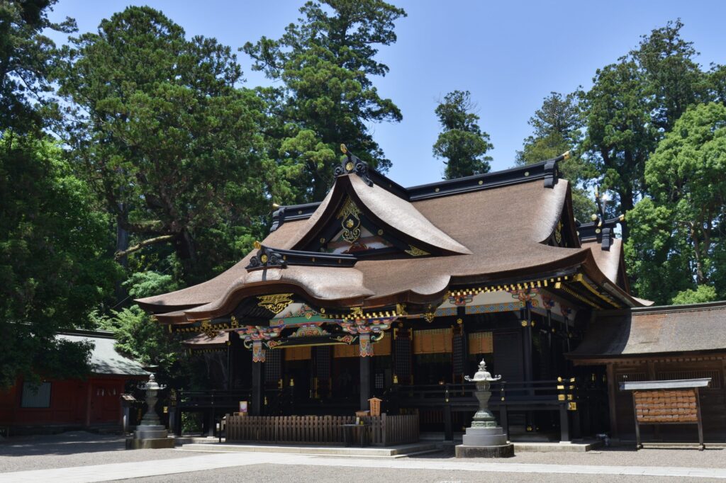 香取神宮拝殿・香雲閣　朝廷の崇敬深い古社　軍神