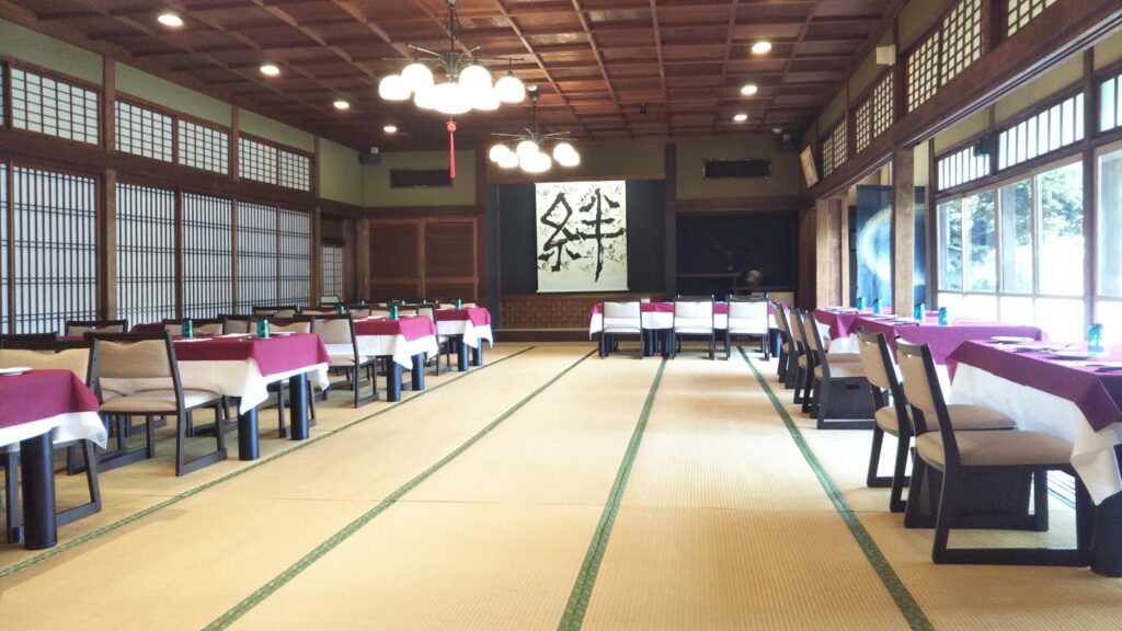 東金市八鶴館 本館外観