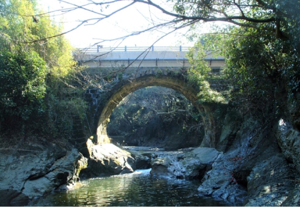 巴橋　館山の見ることができない明治の砂岩のめがね橋